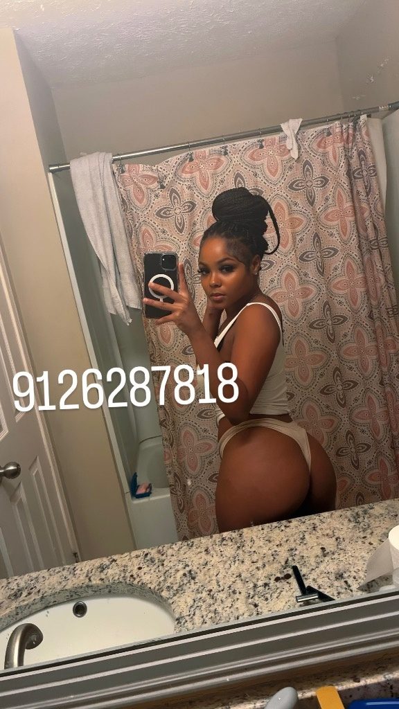 Discrete companion, 21 — Outcall only, photo 4 of 5