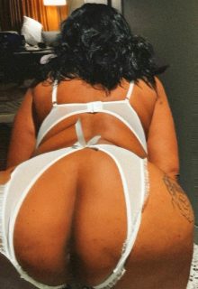 Photo of Discrete companion, 33 — OUTCALLS ONLY AND ALL SURROUNDING AREAS WILLING TO TRAVEL